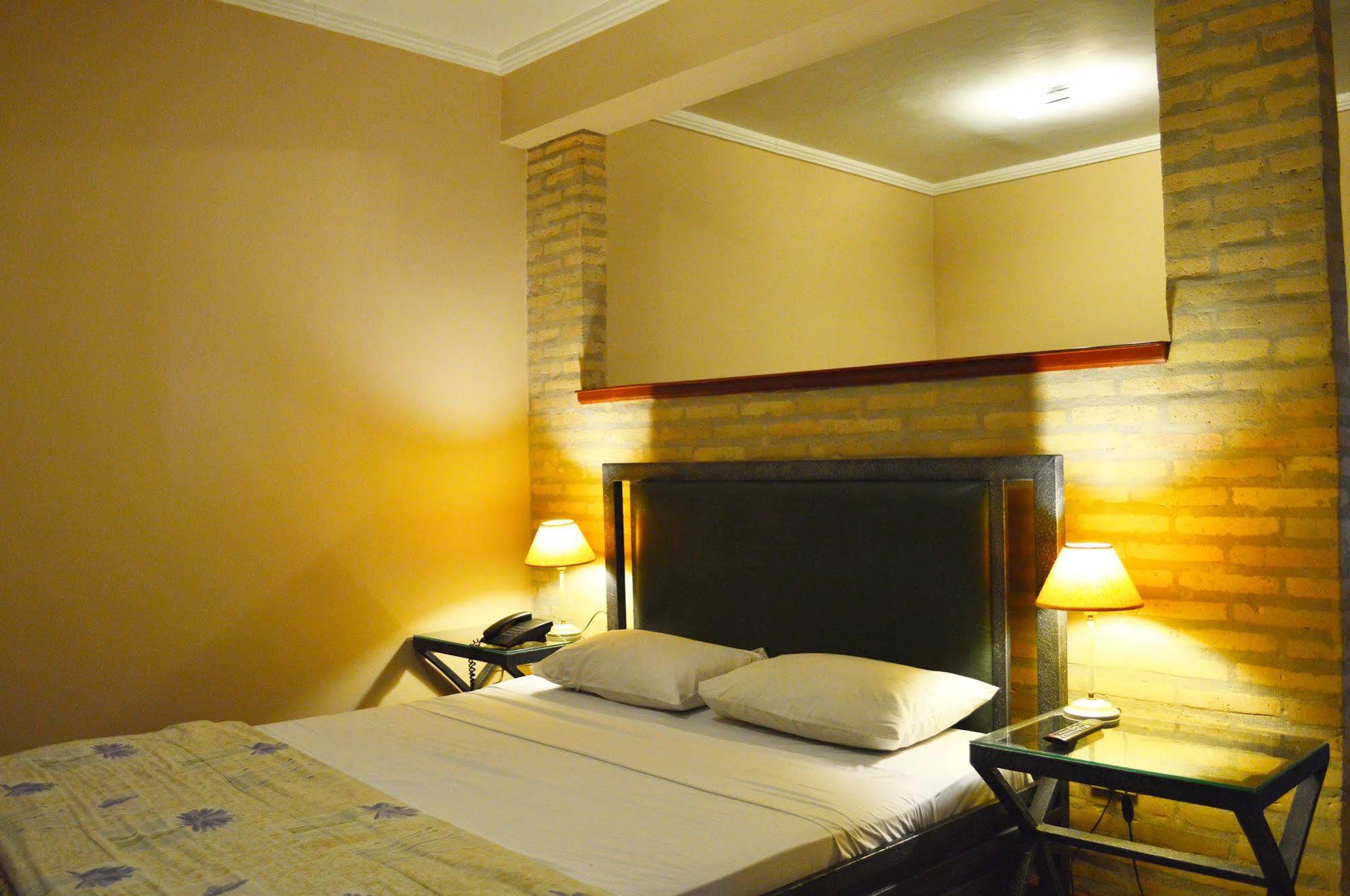 Aspen Hotel & Apart Асунсион Екстериор снимка